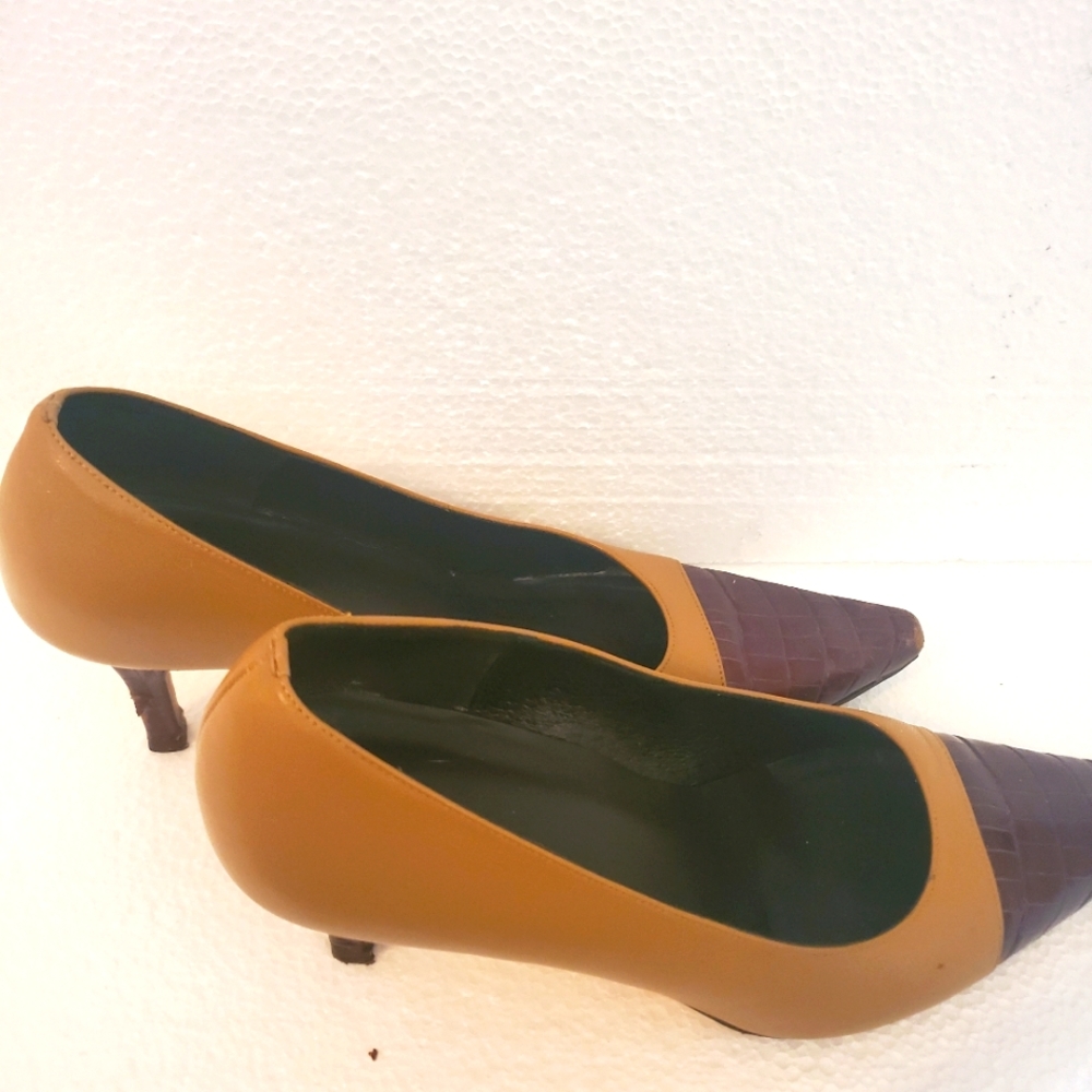 Italian Leather two tone pumps size 7.5 AA